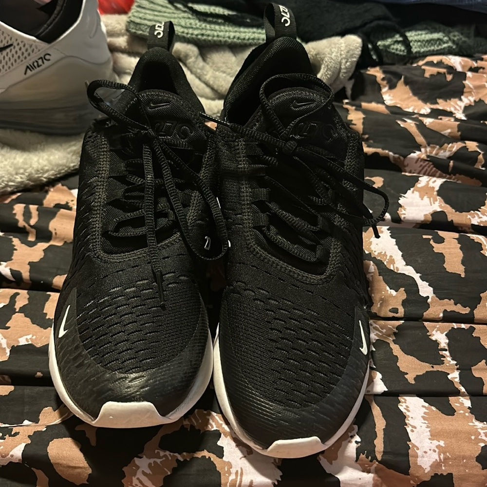 NIKE AIR 270 worn once